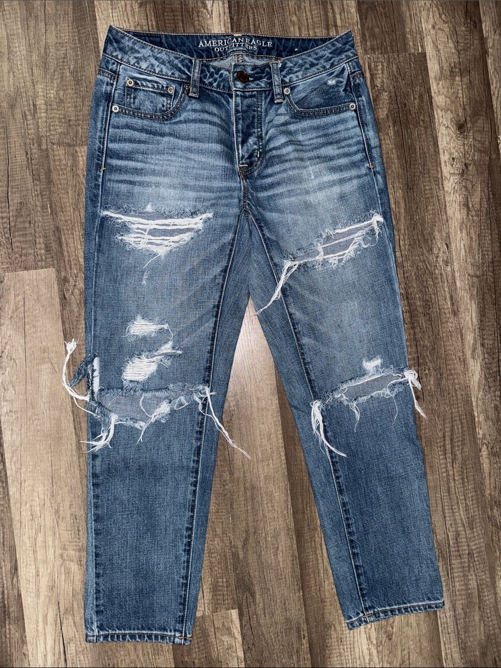 American Eagle Outfitters boyfriend boy crop jeans.
